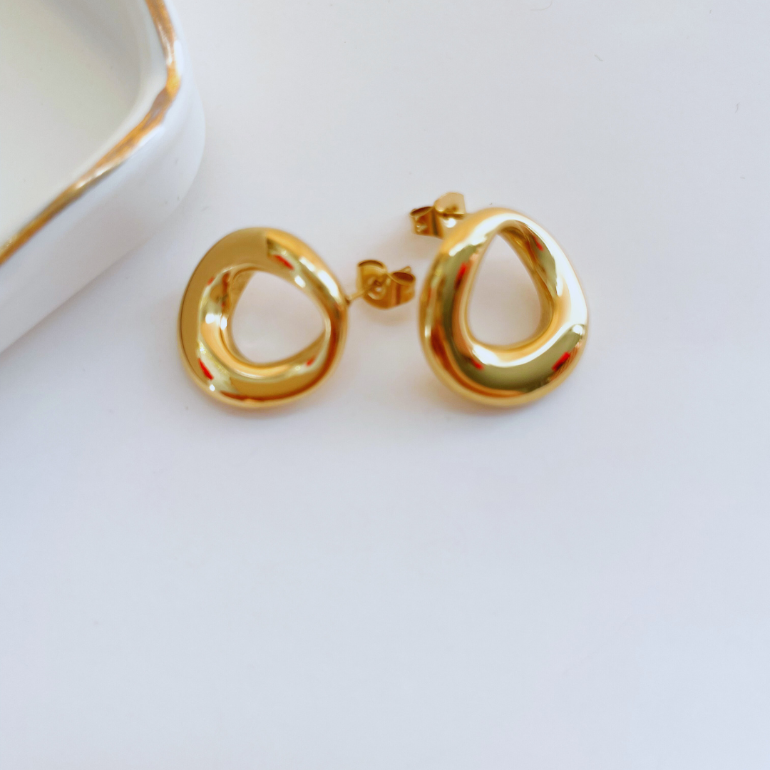 ARETES AINA